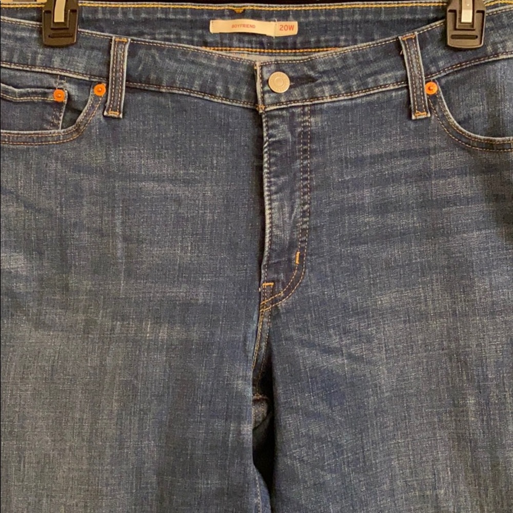 Levi’s boyfriend jeans